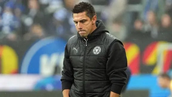 Endet die Reise für Rapp? 🚨

Olaf Rebbe gibt nach dem Spiel kein Bekenntnis zum Trainer ab.
Krisensitzung für heute &amp; morgen angesetzt.

Entscheidung steht bevor. ⏳

🗞️: <a href="/SkySportDE/">Sky Sport</a> 
#holsteinkiel #ksvksc #ksv