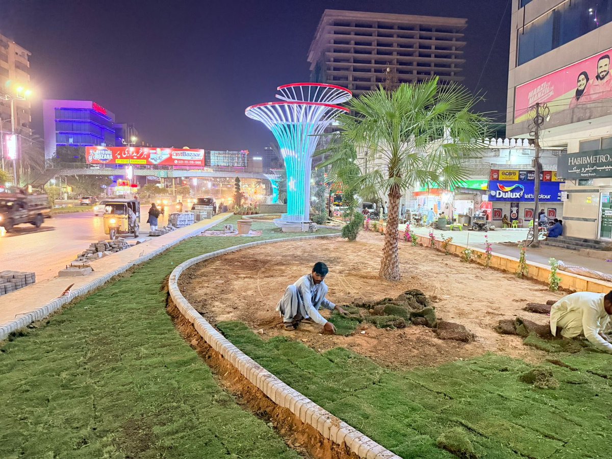 As part of our commitment to improve commercial areas, KMC has started work in different localities. Photos are of the green belt outside Nursery Furniture Market. Internal streets are also going to be improved #KarachiWorks #HamaraShehar