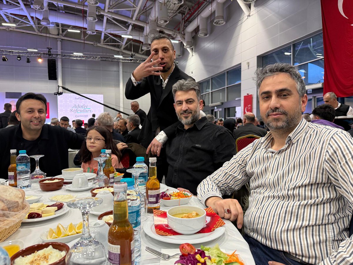 EnesUzan's tweet photo. Eskimez gençlik ile birlikte #AdaletSofraları https://t.co/WqTNln64nY