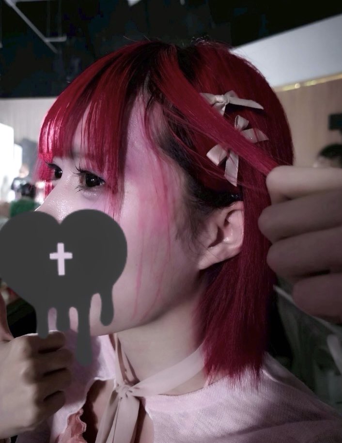 วันนี้สนุกมาก จนลงสเตจมาสีผมไหลมากับเหงื่อนึกว่าหัวแตก . . . (ㆆ_ㆆ)