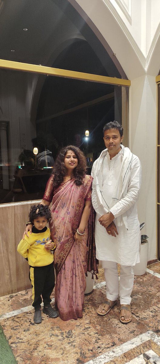 Hariprakash4u's tweet image. “पाँच साल पहले लिया गया वो फ़ैसला
आज भी मेरी ज़िंदगी का सबसे सही फ़ैसला है।
मेरे हर अच्छे-बुरे में साथ देने के लिए धन्यवाद।🙏
Happy 5th Anniversary  ❤️
#5YearsOfTogetherness #WeddingAnniversary
#LifePartner #GratefulHeart #LoveAndRespect
#शादी_की_सालगिरह #5साल_साथ