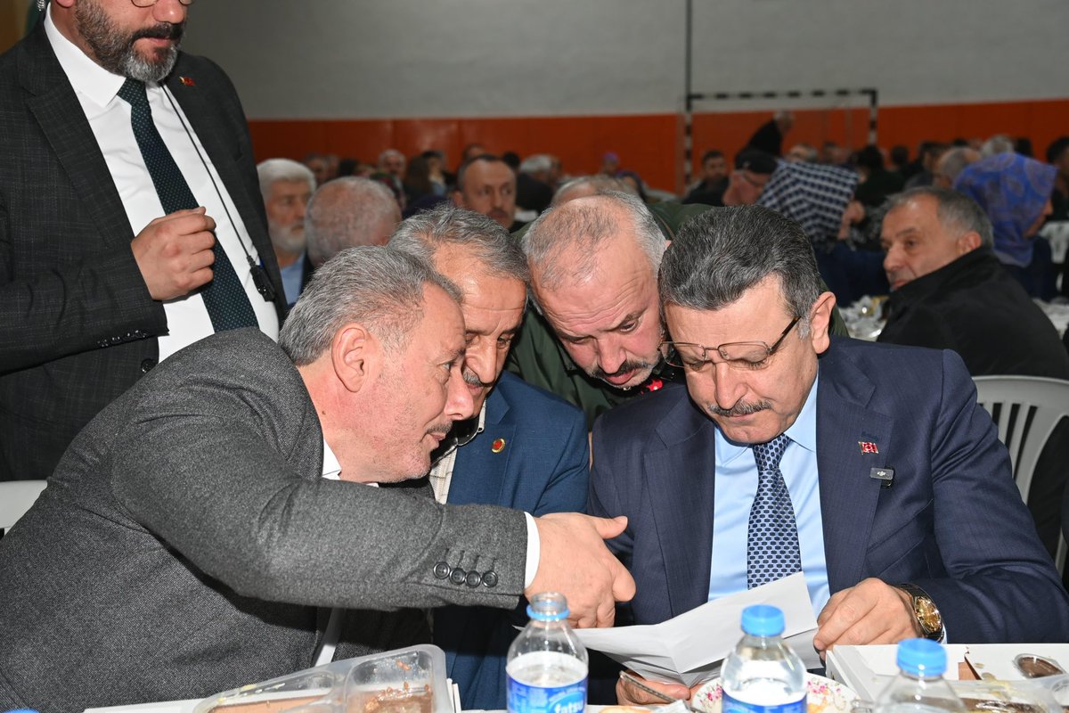 Ramazan-ı Şerif'in bereketiyle Vakfıkebir ilçemizde kıymetli hemşehrilerimizle bir araya geldik, aynı sofrayı paylaştık. 

Oruçlarımız kabul, dualarımız makbul olsun. Bu mübarek günlerde Rabbim birliğimizi, dirliğimizi ve kardeşliğimizi daim eylesin…

#MilletimizleNiyetimizBir