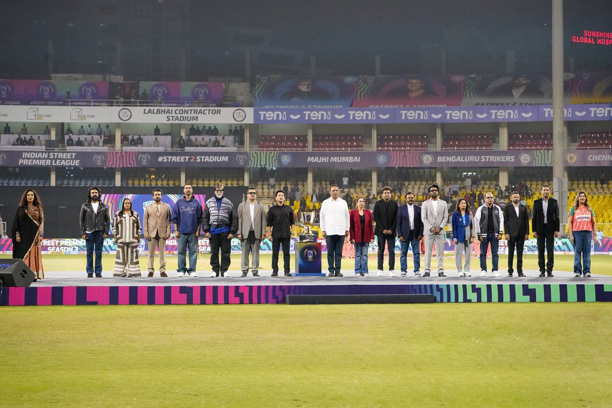 ispl_t10's tweet photo. Street ka swag meets stardom ki shaan ✨🎬
Har frame hai ek blockbuster! Glamour, passion, aur cricket ek saath sirf ISPL mein mumkin hai!
#ISPLT10 #Street2Stadium #NewT10Era #Season3 #ZindagiBadalLo #ISPL #DikhaApnaGame #TennisCricket https://t.co/cT53vSURw8