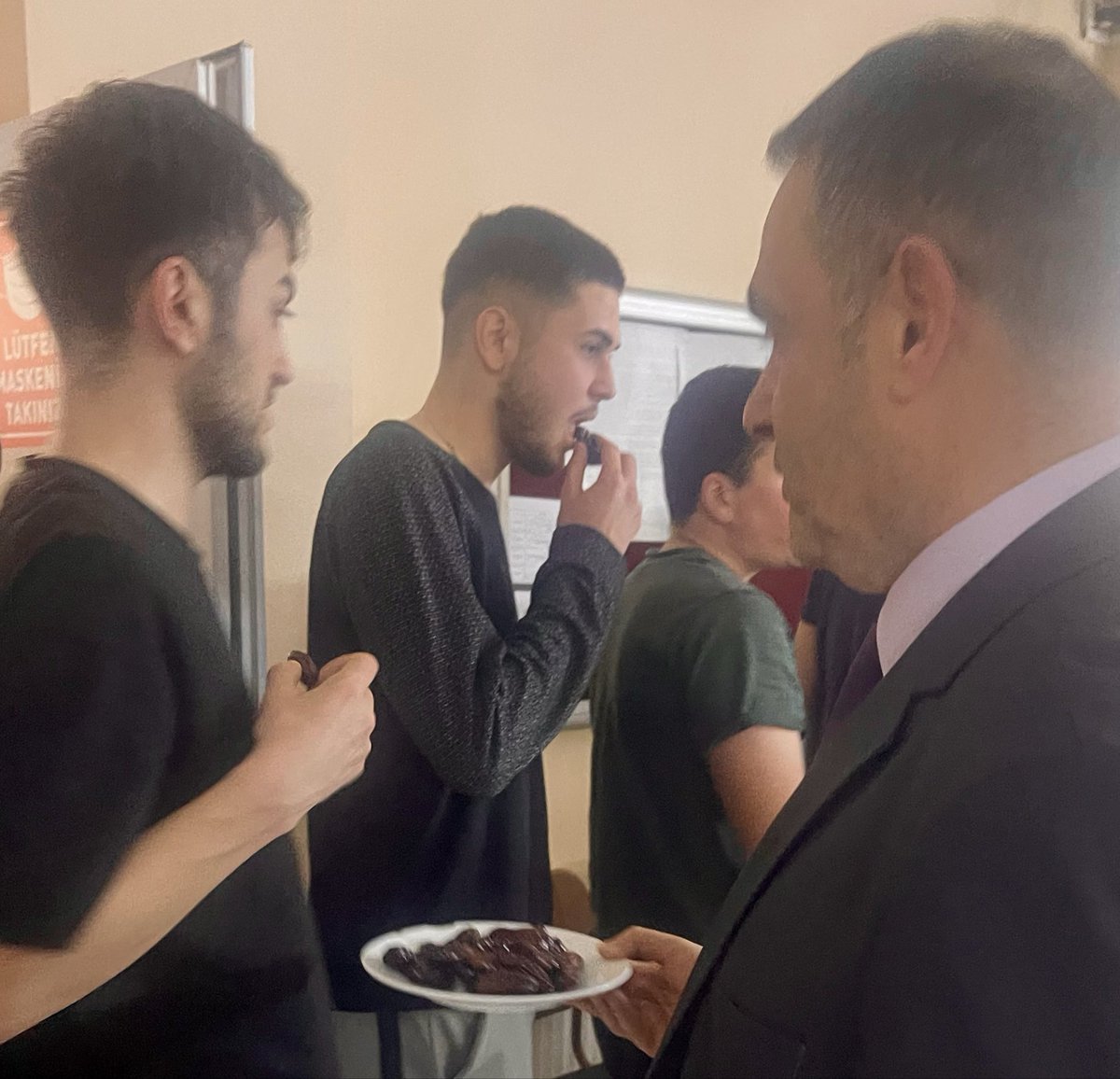 enesim55's tweet photo. Çarşamba GSB Yurtlarımızda, 
Ramazan ayının huzuru ve bereketiyle yeniden buluşmanın mutluluğunu yaşıyoruz…

#Ramazan 
#GSBHepYanında 
@recepalier @mozgul1 @aliozdemirgsb https://t.co/lg7jDaVdCP
