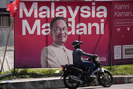 financetwitting's tweet photo. Pig, Temple &amp; Azam – Madani’s Dumb Recipe To Losing Selangor - https://t.co/Ti9v17hDjM #MalaysiaMadani #anwaribrahim #AzamBaki #CORRUPT #MAFIA #Pork #Temple #Chinese #Hindu #macc #Elections2026 #Hypocrisy #DoubleStandards #Racism #Extremism #ARROGANCE #Politics #AzamBakiFiles https://t.co/HDz2nNw7zb