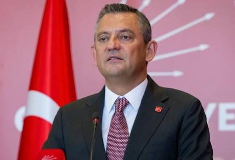 Özgür Özel: "CHP iktidarında 
asgari ücret 39.000 TL olacak.

En düşük emekli maaşı 1.5 
asgari ücrete çıkarılacaktır."