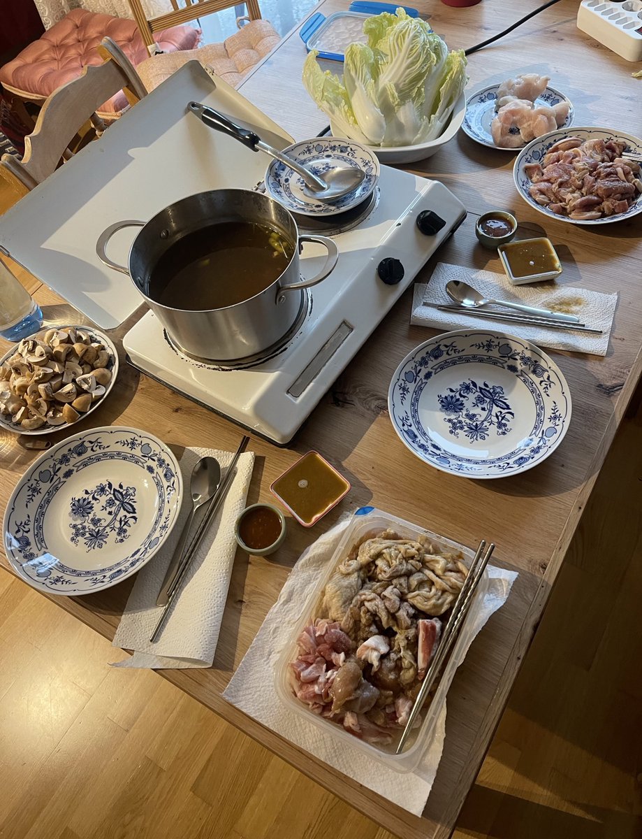 ออกมาพบปะสังสรรค์ในรอบเดือน