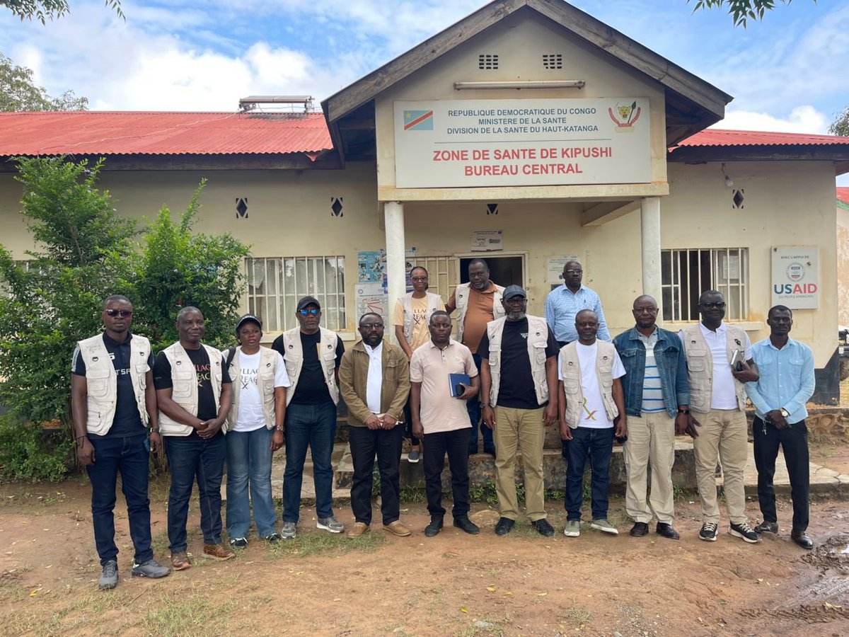 laktarr001's tweet photo. I spent time with frontline health workers in #Kipushi, Haut Katanga in #DRC. Trust in the #PHC system sees mothers bring their children for immunization on a Saturday.
We sang &amp; danced to the benefits of vaccines. Kudos to the truly unsung heroes, our #CHWs. #UntilWeAreAllSafe https://t.co/IcqSP3k7pQ