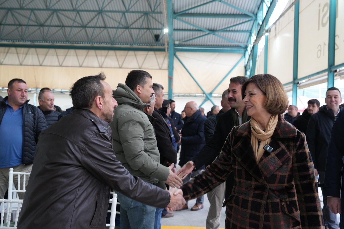 İlçelerimizde tarımsal kalkınmayı güçlendirmek için üreticilerimizin yanında olmaya devam ediyoruz.

İnönü ilçemizde hayvancılıkla uğraşan üreticilerimize mineral blok desteği sağlayarak hem verimliliği artırmayı hem de girdi maliyetlerini azaltmayı hedefliyoruz.

Kırsalda