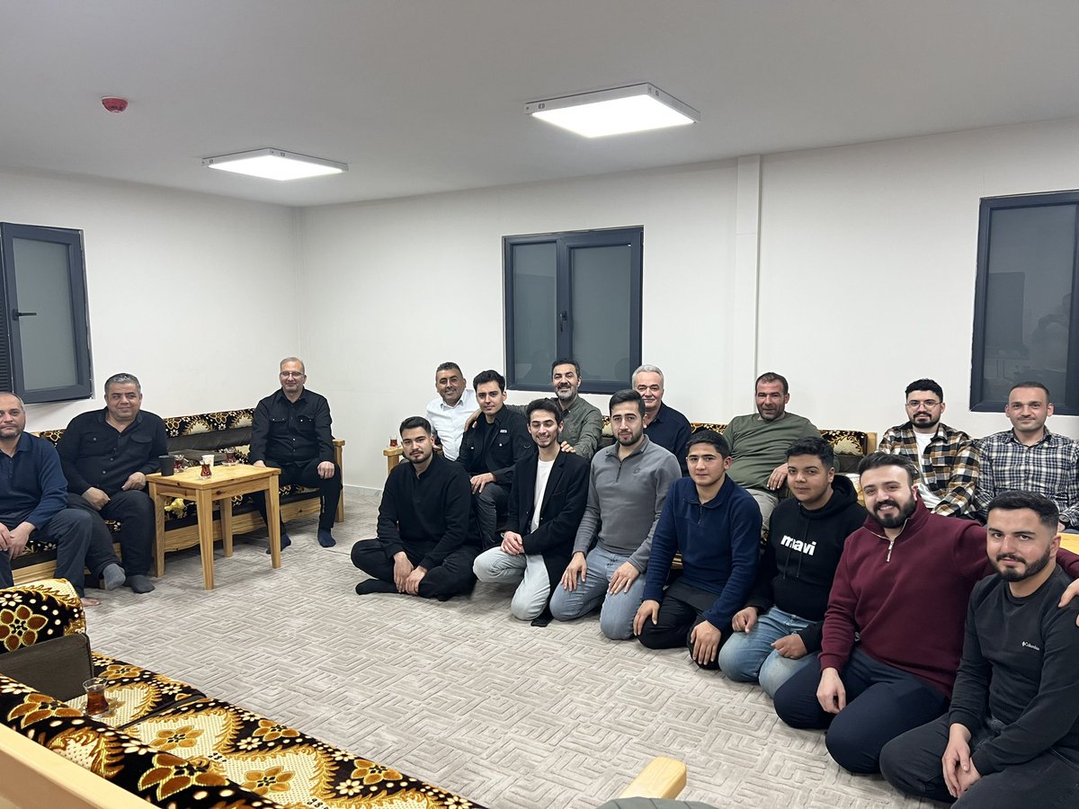 byildirim44's tweet photo. Bu akşam iftar soframızda MGD’li gençlerimizi misafir ettik.
Aynı sofrada buluşmanın, aynı duaya “âmin” demenin huzurunu birlikte yaşadık.

Gençliğe yatırım, geleceğe yatırımdır.
Rabbim birliğimizi ve kardeşliğimizi daim eylesin. 

#YenidenRefahPartisi #MGD #İftar #Gençlik # https://t.co/NhYY21S7Lq