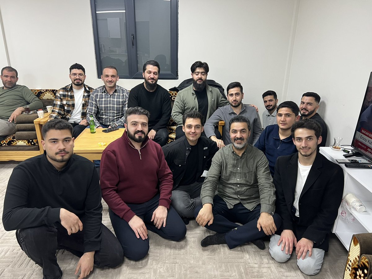 byildirim44's tweet photo. Bu akşam iftar soframızda MGD’li gençlerimizi misafir ettik.
Aynı sofrada buluşmanın, aynı duaya “âmin” demenin huzurunu birlikte yaşadık.

Gençliğe yatırım, geleceğe yatırımdır.
Rabbim birliğimizi ve kardeşliğimizi daim eylesin. 

#YenidenRefahPartisi #MGD #İftar #Gençlik # https://t.co/NhYY21S7Lq