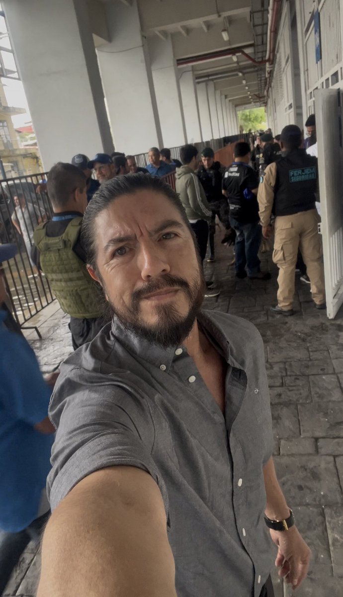 Así llegamos a la asamblea de socios del querido <a href="/CSEmelec/">Club Sport Emelec</a> 
Vamos BOMBILLO del alma !!!