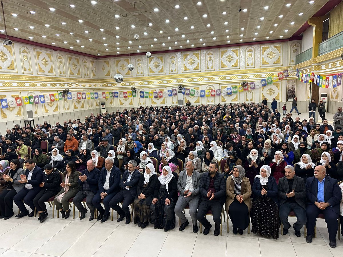 Îro bi tevlîbêna hevserokê me ê Dem Partî birêz <a href="/tuncerbakirhan/">Tuncer BAKIRHAN</a> cigirê serokê parlementoyê û endama heyeta îmarali yê birêz <a href="/PervinBuldan/">Pervin BULDAN</a> bi gelê Sêrtê re hatin ba hev.herbijî gelê Sêrtê.
