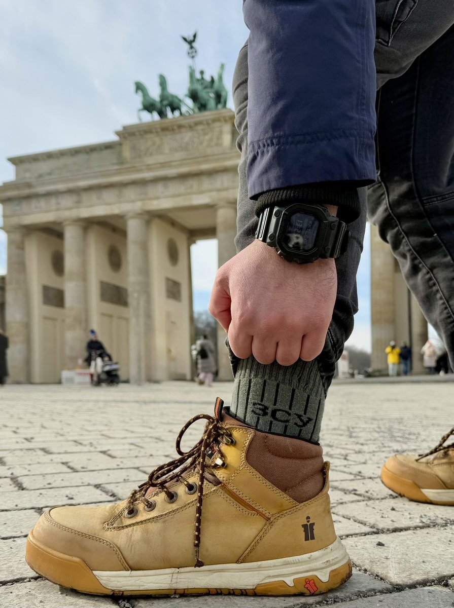 Черговий зв‘язківець tweet media