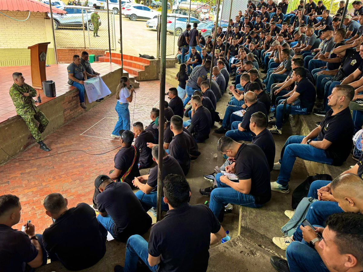 ejercito_COPER's tweet photo. 📍En Cúcuta, #NorteDeSantander, el equipo de CEFAM de la #BR30 y Psicología Militar desarrolló una capacitación en habilidades blandas dirigida a los PPR en proceso de adaptación a la vida civil.

Durante la jornada se fortalecieron competencias como comunicación asertiva, manejo de emociones, trabajo en equipo y proyecto de vida, brindando herramientas para una transición positiva y responsable.

#PatriaHonorLealtad