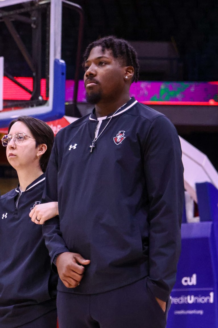 GovsWBB's tweet image. Wishing a very happy manager appreciation week to the best duo around! 

We are so thankful for everything Sariah and Kam do for our squad🎩🏀