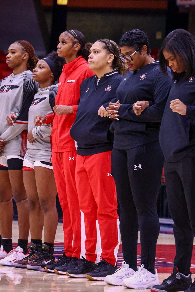 GovsWBB's tweet image. Wishing a very happy manager appreciation week to the best duo around! 

We are so thankful for everything Sariah and Kam do for our squad🎩🏀