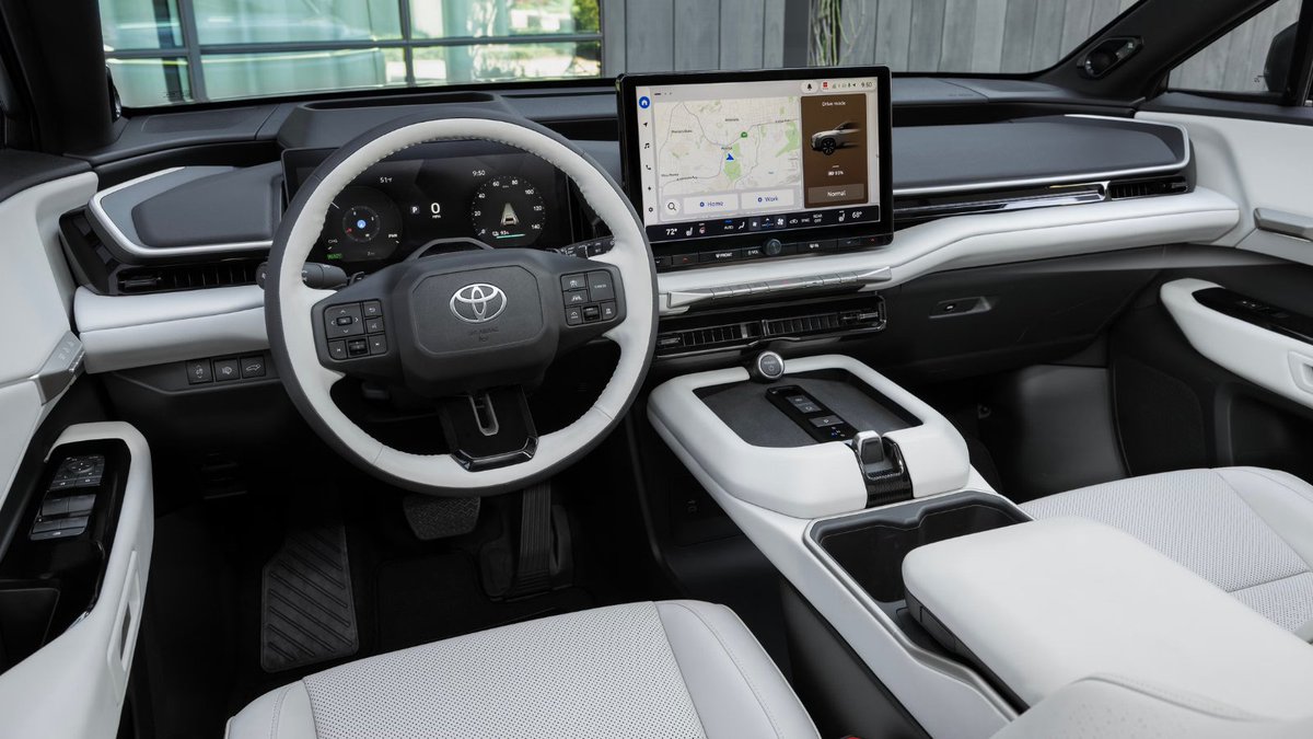 New York Auto Show tweet media