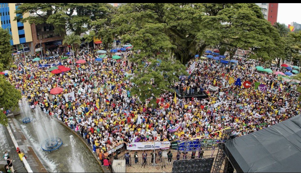 A ESTA HORA EN VILLAVICENCIO 

El pueblo del Meta se congrega en el Parque Los Libertadores para nuestro acto se campaña: