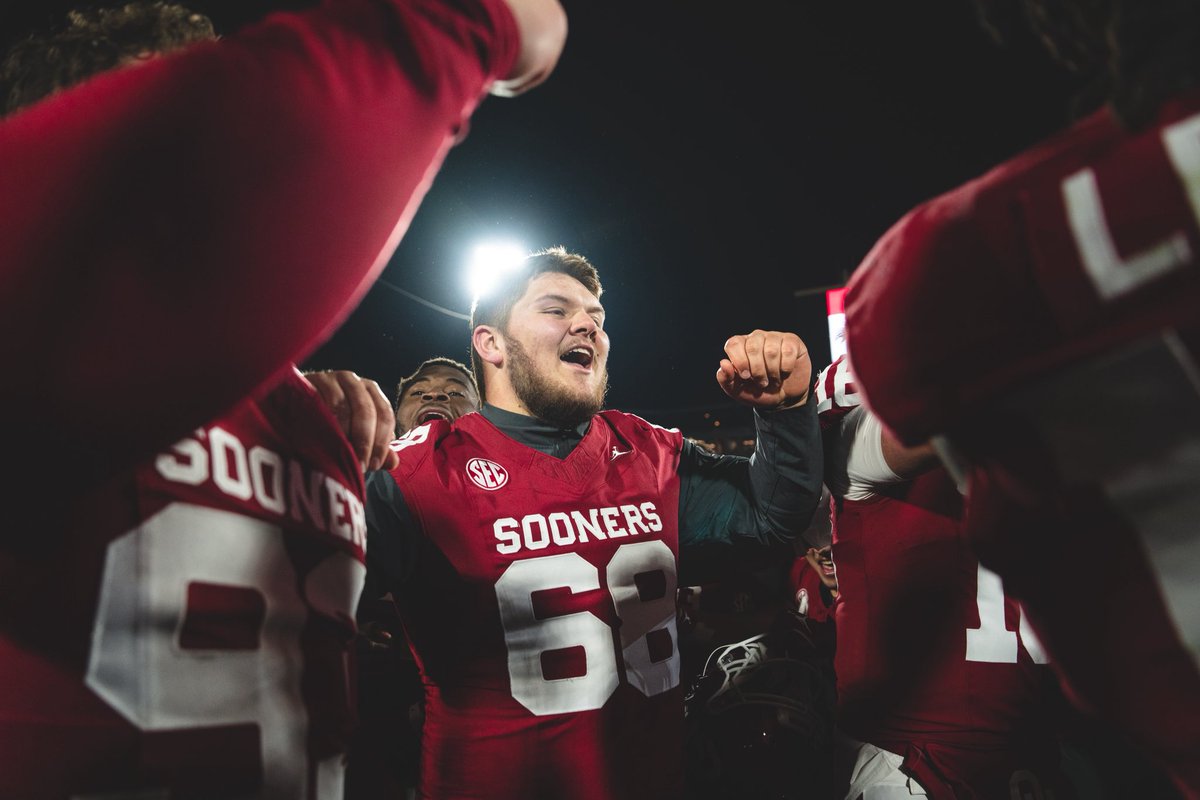 OU_Football's tweet image. Happy birthday @owen_hollenbeck!
