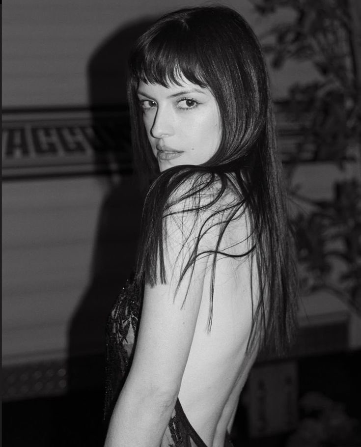 notforradios's tweet photo. have you ever seen a woman so beautiful that you just start crying https://t.co/QDnMTUw2Ej