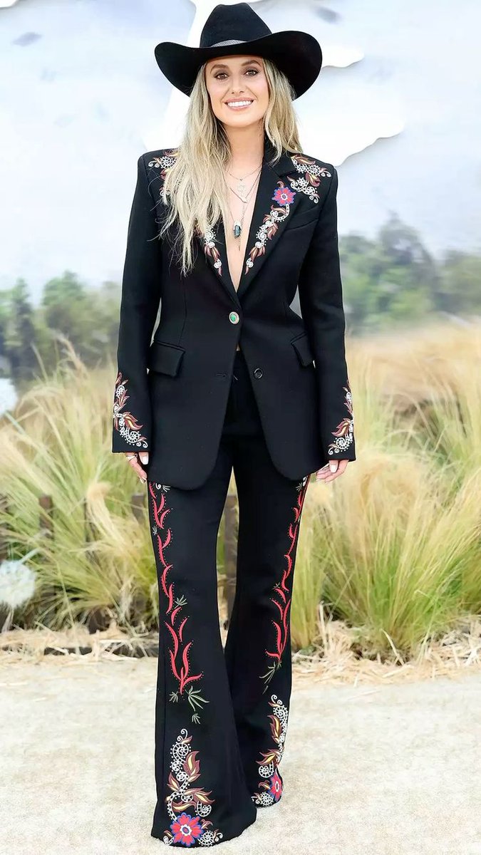 Pri_Olive's tweet photo. Look so nice, my concert outfit 😍 #LaineyWilson
#WilsonWarriors
#TeamLainey #fyp https://t.co/5MDhvre1iV