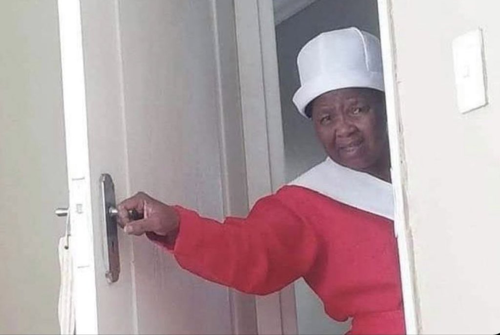 sthembisomx_'s tweet image. We really need to score second goal now.. Wtf!! #Tosin on and #Palmer out!!?? 😩