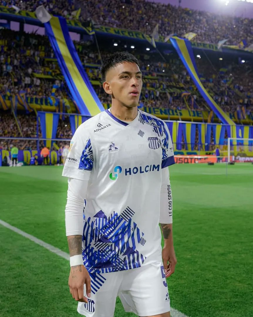 Muchos lo critican porque les gusta que el 5 vaya a trabar al piso con la cabeza

Pero todas las fechas da una exhibición de fútbol. Cuando la pelota quema, la enfría bajo la suela y siempre se la da al compañero mejor posicionado

Matías Galarza. Disfruten.