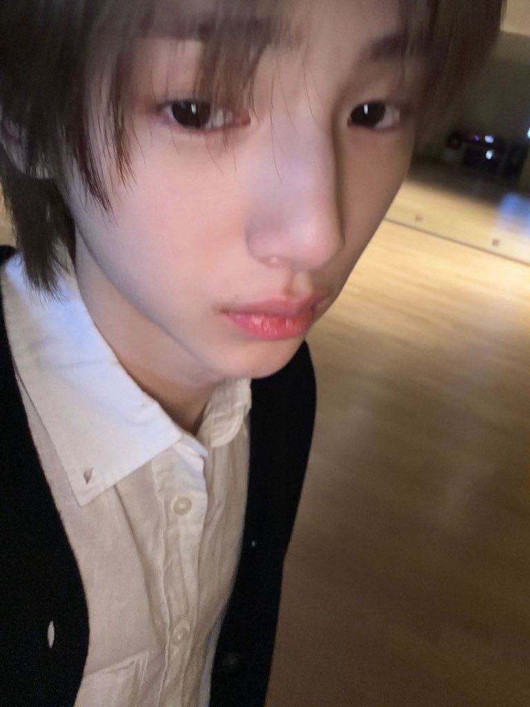 jjuhoouism's tweet image. muka seimut kamu harus berkelahi dengan  pandangan masyarakat terhadap cowok yang memakai parfum itu…