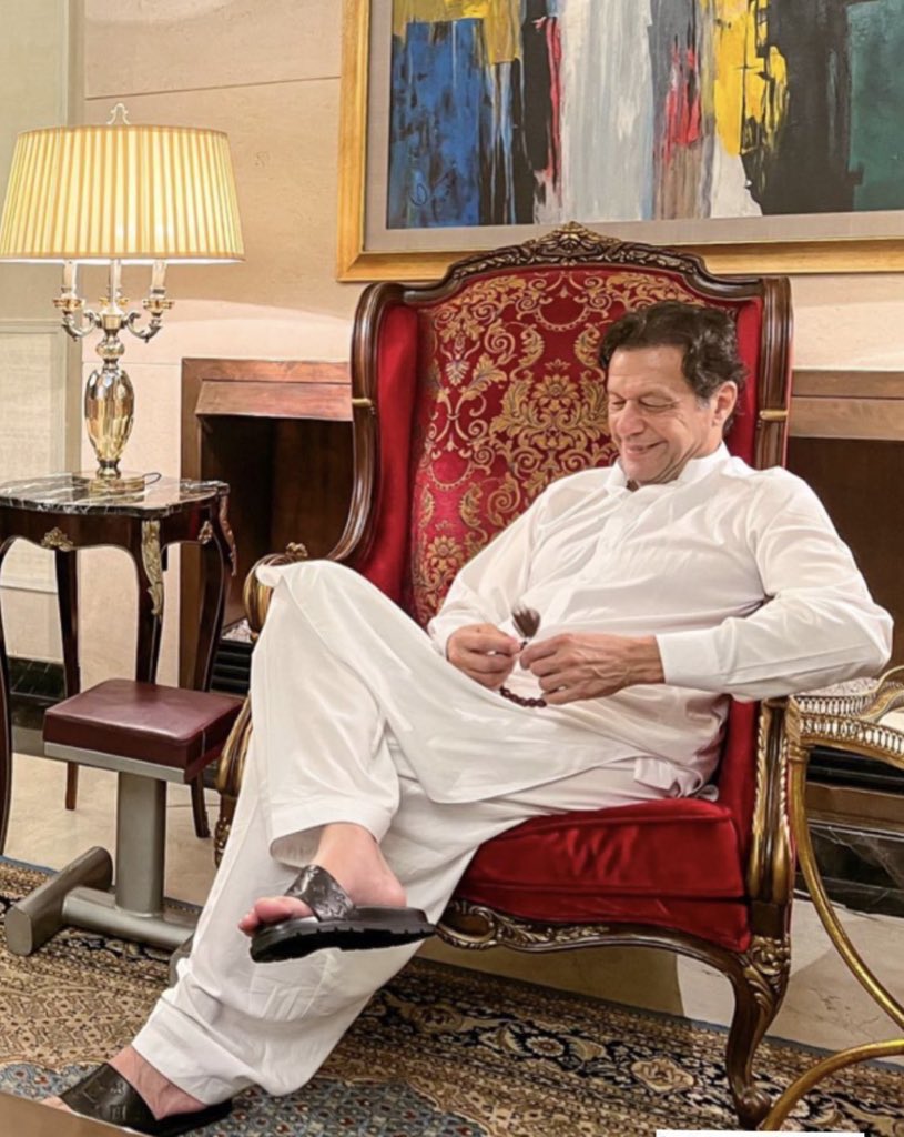 تو مصر کے بازاروں میں کھویا ہوا یوسف
دل تیرے بنا مانند یعقوب رہے گا 💔 💔 💔