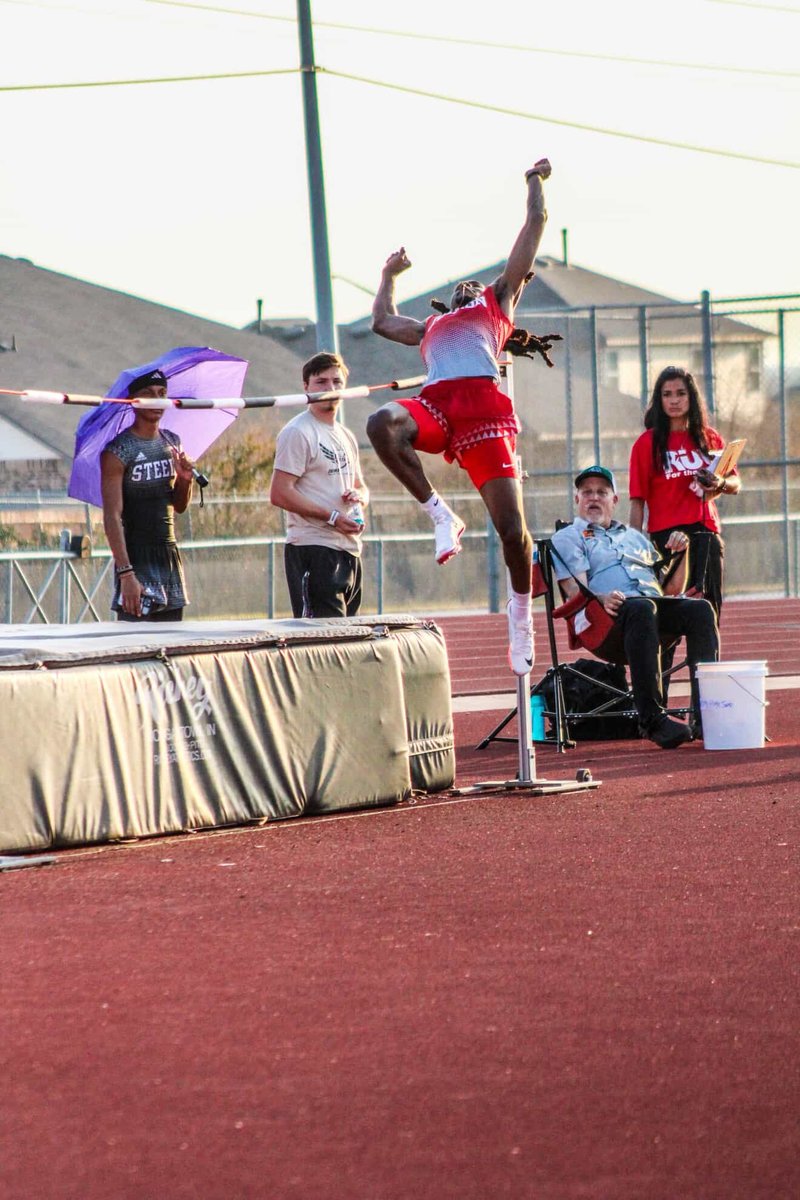 Zzayhoops's tweet photo. First time doing high jump, 7th overall. Jumped 5’8. Second meet, steel relays 2/12/26 https://t.co/ffe1mhygZE