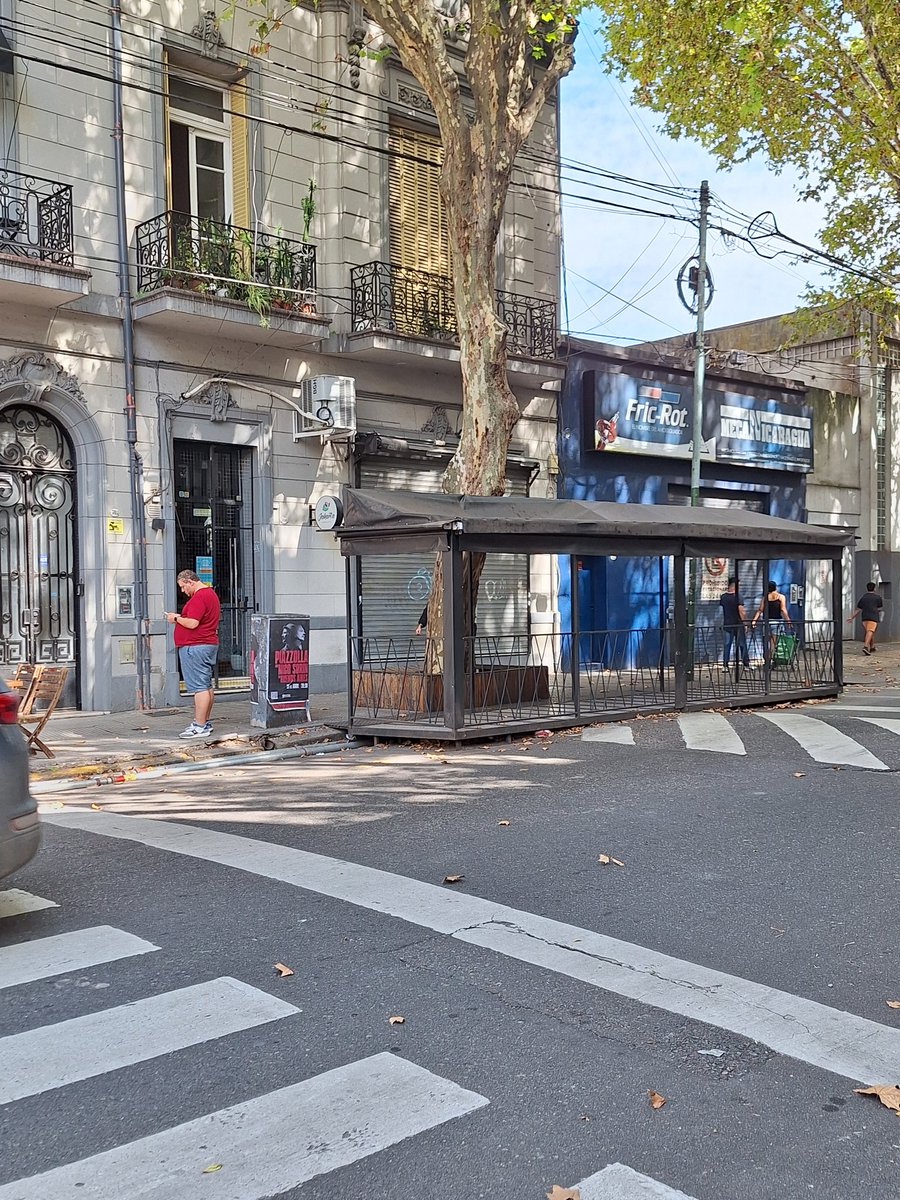 Plaga de ratas en Palermo 
Los decks son nidos de roedores 
Nadie controla Nadie hace nada 
<a href="/bacomuna14/">Comuna 14</a>