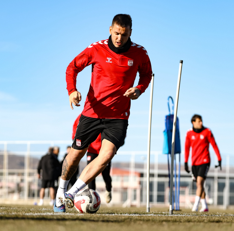 Sivasspor’da, Sakaryaspor maçı hazırlıkları sürüyor

kangalgundem.com/sivas/sivasspo…