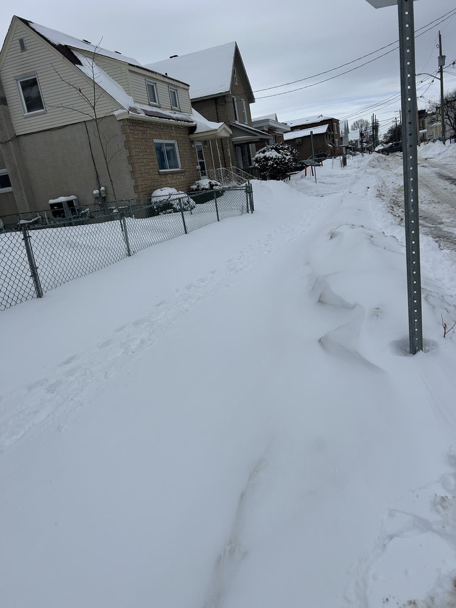 Alexboyechko's tweet photo. @ottawacity fuck u and ur lack of plowing my sidewalks ever. https://t.co/0bgG4pj93b