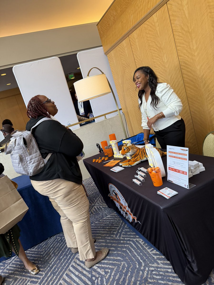 ShaneeCharles's tweet image. Making connections and finding the next @LancasterISD superstar!
#HRlife #leadershipinaction #HRleadership #recruitment