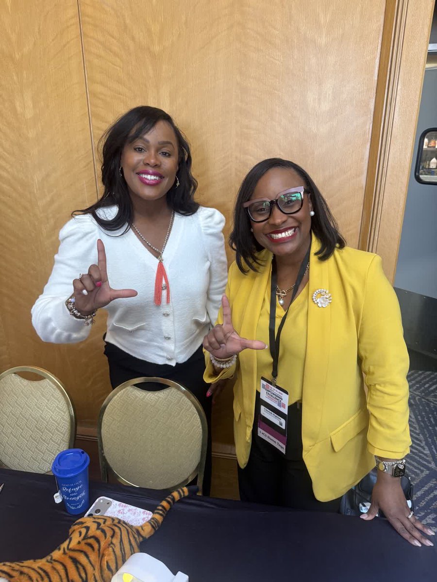 ShaneeCharles's tweet image. Making connections and finding the next @LancasterISD superstar!
#HRlife #leadershipinaction #HRleadership #recruitment