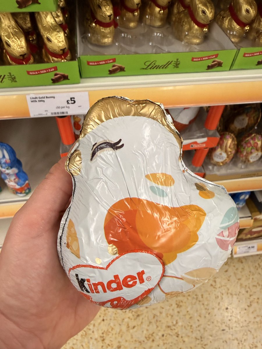 All_Things_New_'s tweet image. Kinder Easter Hen! 🐔🍫 At Sainsbury’s #kinder #easter #chocolate #wellthisisnew