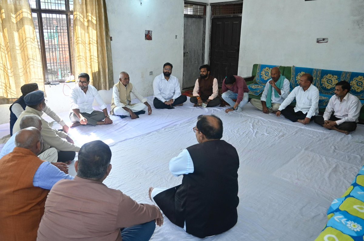 danishazadbjp's tweet photo. #लखनऊ 
आज जनपद उन्नाव मे भाजपा नेता श्री प्रशांत राठौर जी की माता जी के निधनोंपरांत उनके आवास पहुंच कर शोक संवेदना व्यक्त की। https://t.co/RCkLUxYmgz