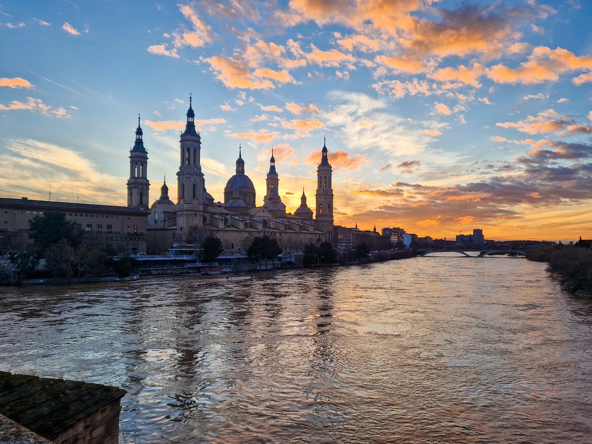 SheilaMD95's tweet image. RT @DStyleZgz: Rt si eres de Zaragoza y este es el atardecer más bonito de España