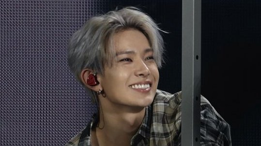 madeincolcart4's tweet image. RT @LHS01ACE: his smile is scientifically proven to heal and increase serotonin levels ♡ #heeseung
