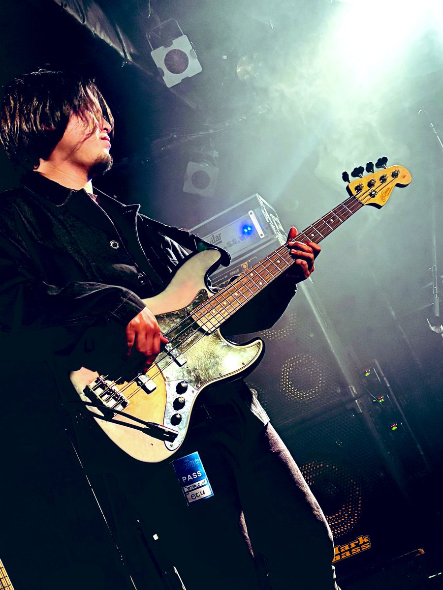 etuの企画ライブ行ってきた🎸
どのアーティストさんもレベル高くて聴きごたえ凄まじかった︎。
藤 良多BANDさんも、Hakloさんも、etuさんもそれぞれの音を楽しんでて、聴いてる人の脳内にも心にも足跡残してくの良かった。

おw良さげなこと言ったな私。あと写真うまいやろ。ﾄﾞﾔ
 #足跡は消えない