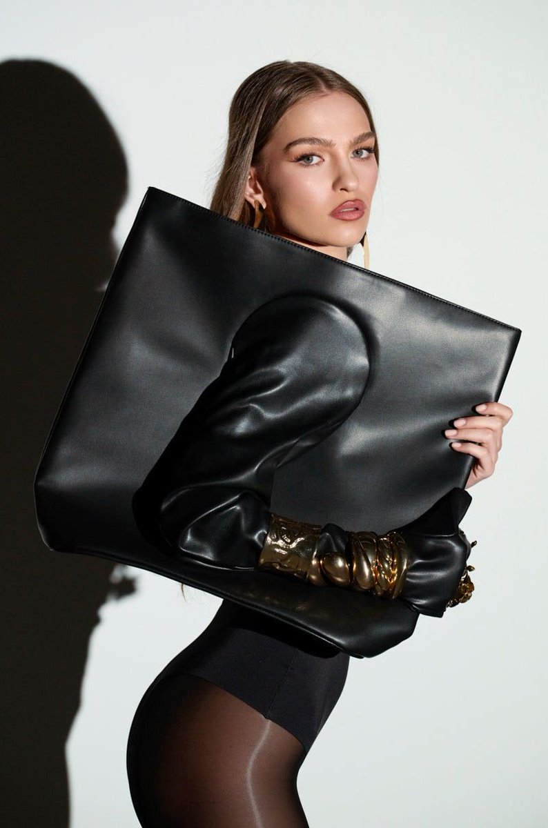 A few eye catching bags from US based - Akira