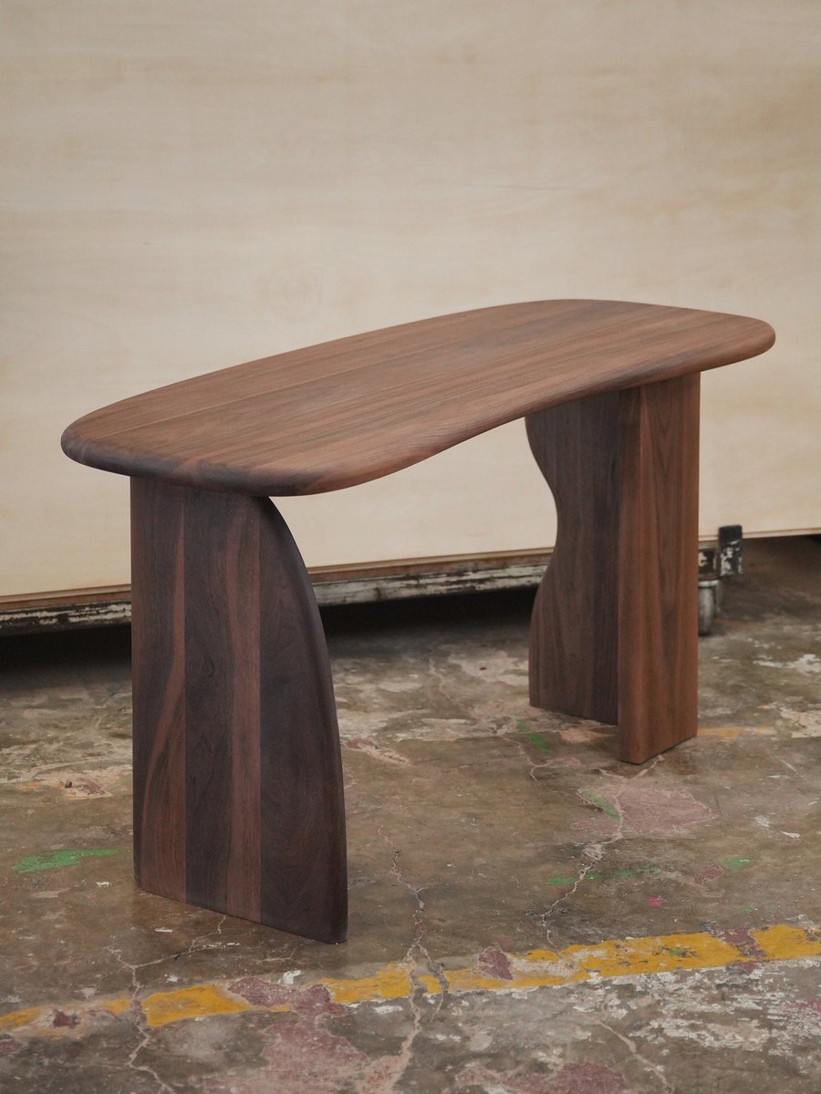 The Elefante desk holds space with restraint. The top stays clear and confident. The base feels grounded. Light slides across the wood and makes the plane feel alive. It turns a corner into a working zone.