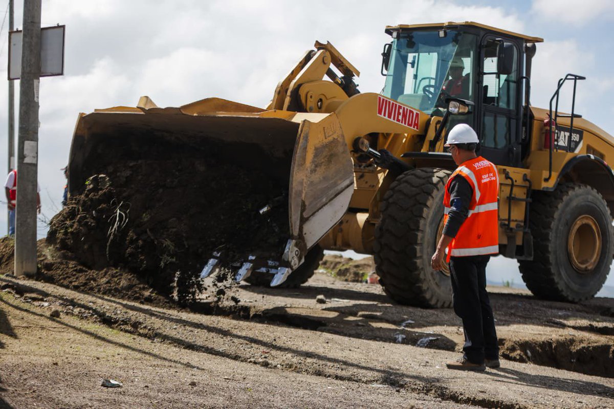 viviendaperu's tweet image. #NotaDePrensa | 🚨 ¡Continúan las intervenciones ante emergencia en #Arequipa!

✅ El Ministerio de #Vivienda continúa con los trabajos en el distrito de Cayma, donde se supervisan las acciones que ejecuta el sector, orientadas al retiro de escombros y al restablecimiento de la