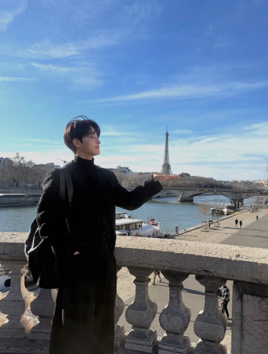 it’s so romantic in paris 🖤
i had to recreate this !!
#ATSD #AtinySelcaDay #SEONGHWA #성화 #에이티즈 #ATEEZ