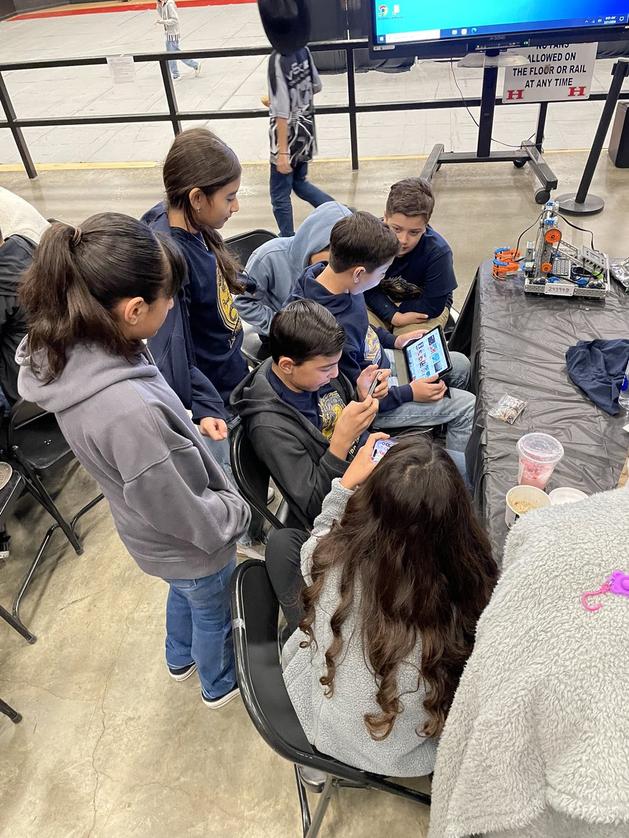 Very proud of our <a href="/EastwoodKnolls/">Eastwood Knolls 💛💙</a> elementary robotics teams 💙💛 as we begin our competition at the Vex IQ State Championship <a href="/hanks_high/">HanksHighSchool..</a>. Shout out to Ms. Corral for her support and providing us with the awesome T-Shirts. Go Dragons!! 🐉