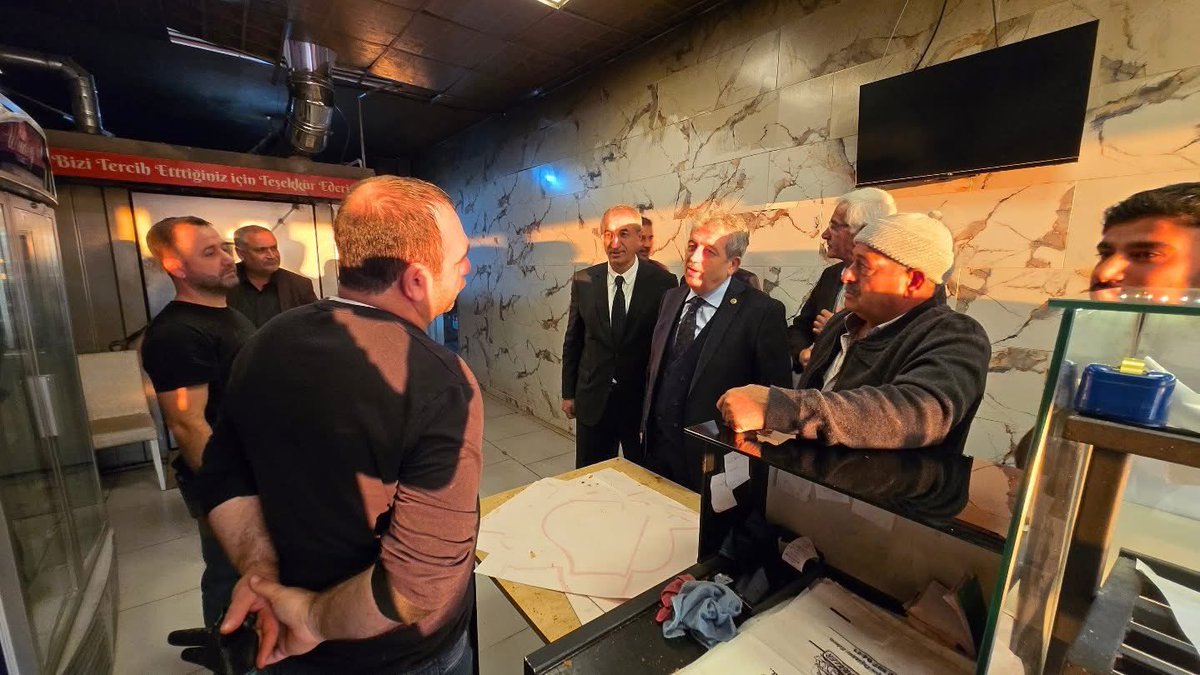 Kayseri Milletvekilimiz Sayın Bayar Özsoy ve beraberindeki AK Parti heyetimiz esnaf ziyareti ve sonrasında Armağan ailesinin gönül sofrasında bir araya geldiler.
Bu mübarek ayın bereketiyle gönüllerimizi birleştiriyor, dayanışmamızı daha da güçlendiriyoruz.