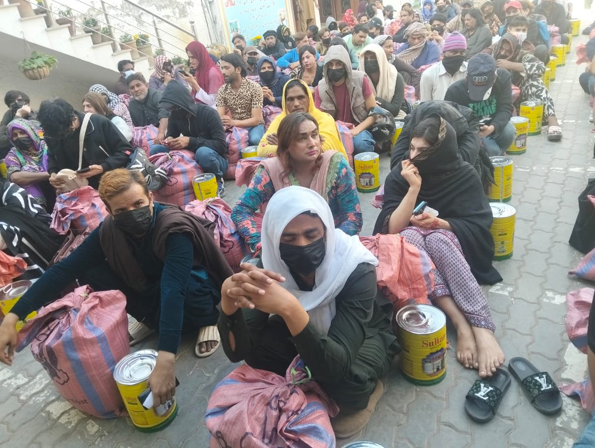 SATRANGIORGANI2's tweet photo. Ration distribution was successfully conducted among 100 transgender individuals in Multan by TZP Trust in collaboration with Satrangi Organization. The initiative aimed to support the transgender community facing economic hardship by providing essential food items. https://t.co/SlGGZzpXqH