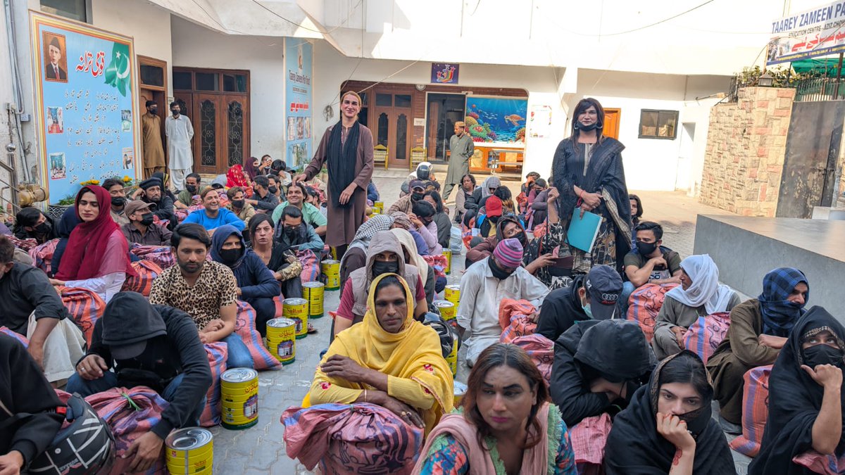 SATRANGIORGANI2's tweet photo. Ration distribution was successfully conducted among 100 transgender individuals in Multan by TZP Trust in collaboration with Satrangi Organization. The initiative aimed to support the transgender community facing economic hardship by providing essential food items. https://t.co/SlGGZzpXqH