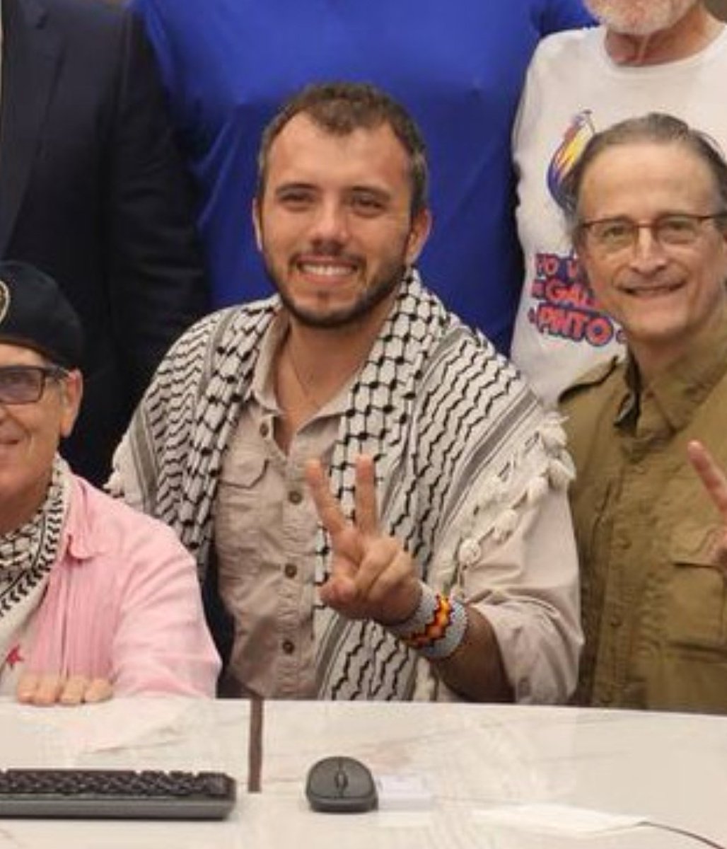 lamamadeolivia's tweet photo. @EmmaRincon @dsmolansky Este es un influencer brasileño, Thiago Ávila, gran defensor de Maduro y del chavismo en Brasil. No se sabe quién le paga los viajes ni de qué vive. https://t.co/BNZeEE1lPo